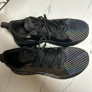 Men’s 10.5 puma shoes very nice clean. Wore a couple of times